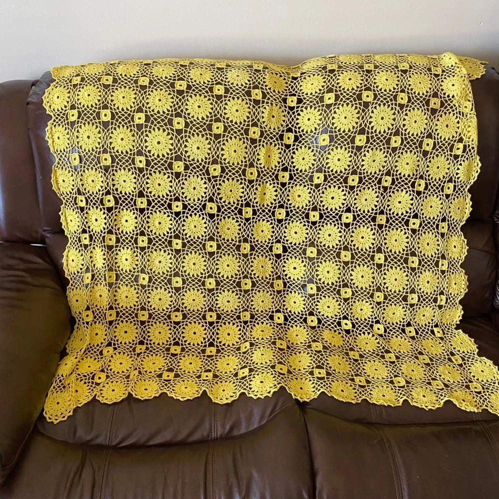 Vintage Handmade Yellow Crochet Lace Shawl Square Floral Medallion Throw 44